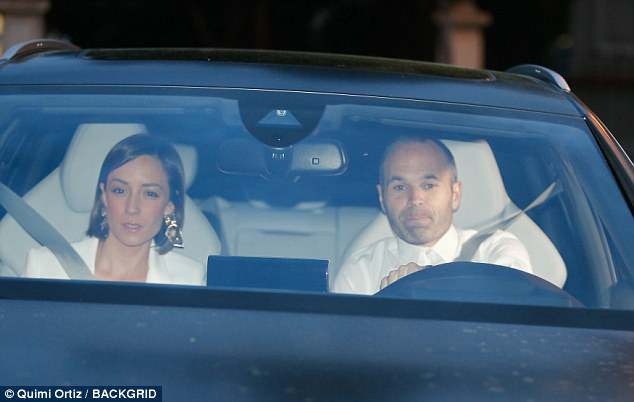 Messi va dong doi mung cu dup danh hieu anh 3