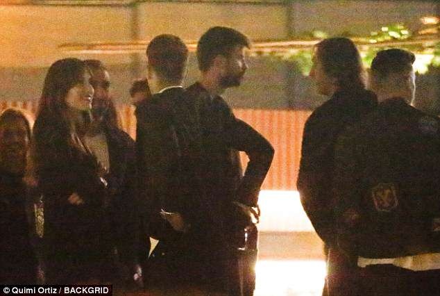 Messi va dong doi mung cu dup danh hieu anh 6