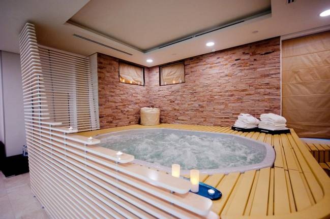 Real chon khach san 5 sao anh 3