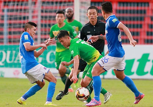 Bi dan ban va choi thieu nguoi, CLB Quang Ninh van cam hoa Can Tho hinh anh