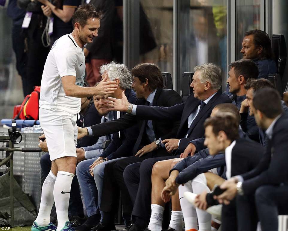 Dàn huyền thoại dự trận tri ân Pirlo ảnh 8 Dan huyen thoai du tran tri an Pirlo anh 8