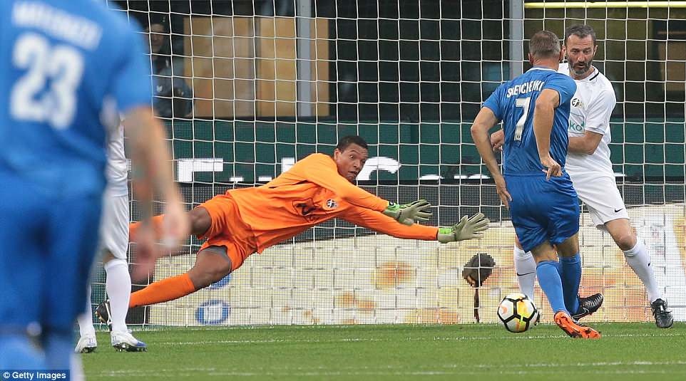 Dàn huyền thoại dự trận tri ân Pirlo ảnh 9 Dan huyen thoai du tran tri an Pirlo anh 9