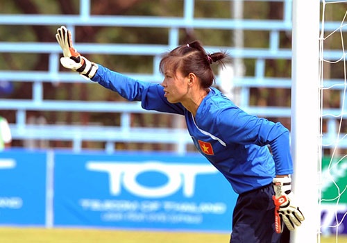 'Bong da Viet Nam no Kieu Trinh loi cam on' hinh anh