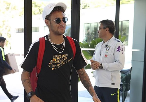 Tro lai sau 3 thang chan thuong, Neymar khien DT Brazil lo lang hinh anh