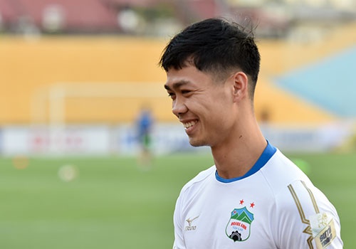 Tien Dung chiu thua cu sut cua Cong Phuong, HAGL thang CLB Thanh Hoa hinh anh