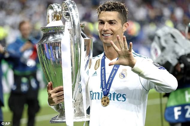 Ronaldo đưa bạn gái đi ăn ảnh 5 Ronaldo dua ban gai di an anh 5