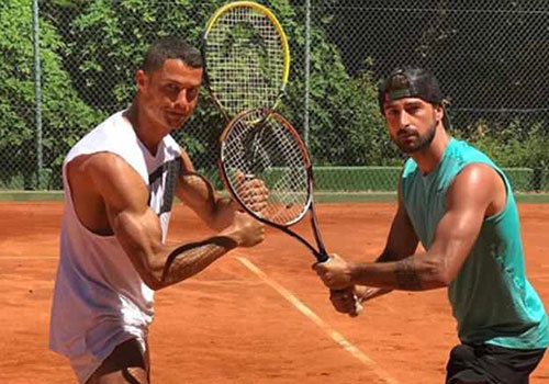 Ronaldo vui ve ben ban than truoc khi du World Cup hinh anh