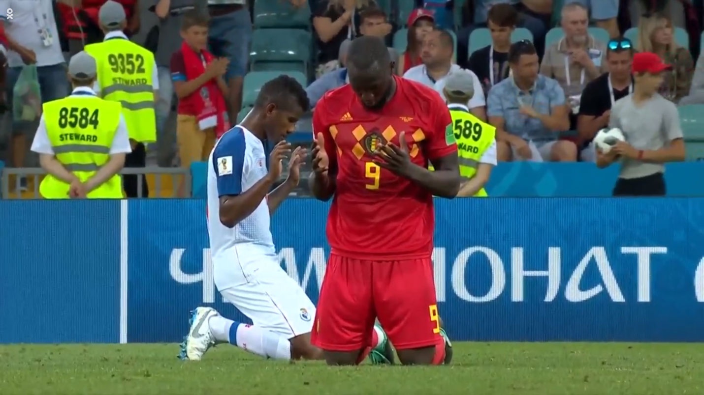 Tan binh - ve dep va su lang man cua World Cup anh 1