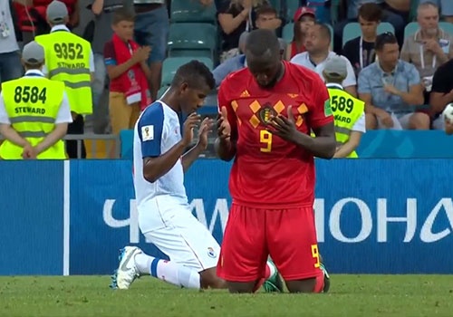 Tan binh - Ve dep va su lang man cua World Cup hinh anh