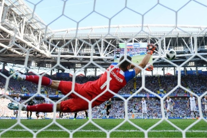 Tan binh - ve dep va su lang man cua World Cup anh 3