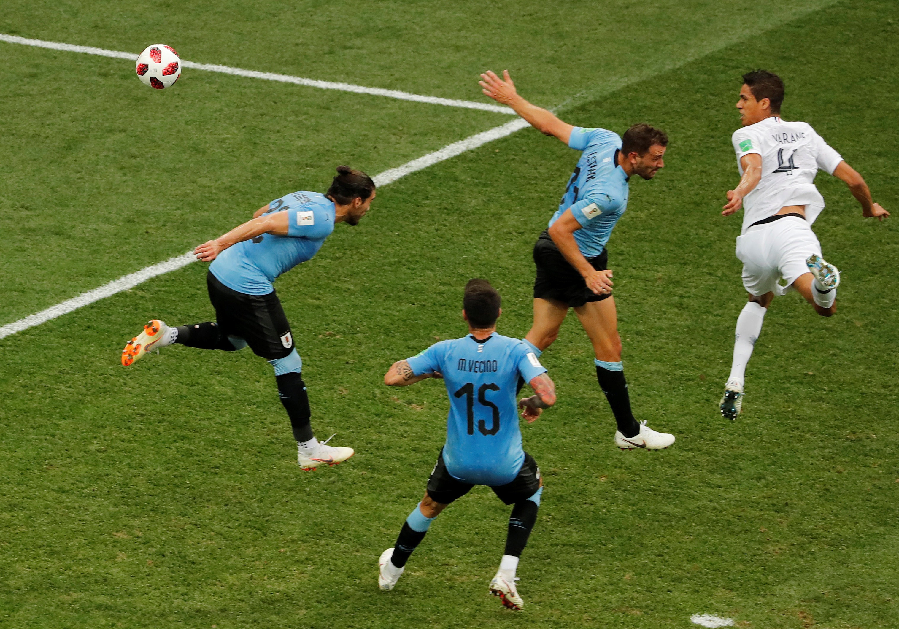 Deschamps hay hon Mourinho khi su dung Pogba anh 1