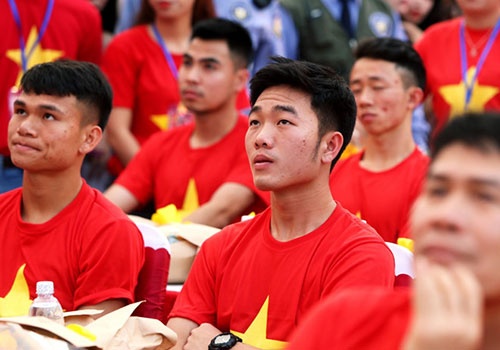 Chu nha Indonesia vao bang dau co 5 doi o mon bong da nam ASIAD 18 hinh anh