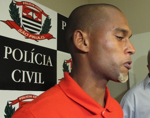 Cau thu Brazil pham toi ac chan dong du luan hinh anh