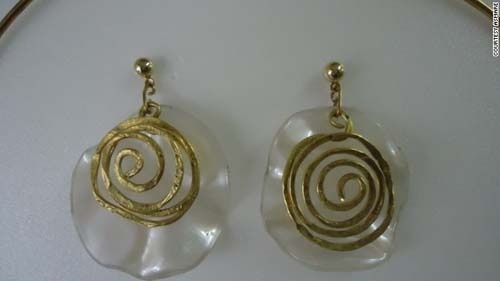 Do trang suc 'thoat xac' tu phe lieu hinh anh