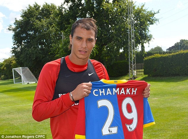 Arsenal day Chamakh sang Crystal Palace hinh anh