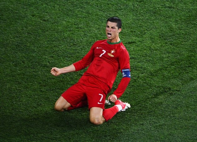 Cristiano Ronaldo - Noi khiep dam cua DT Ha Lan hinh anh