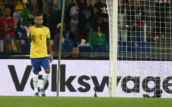 Alves dot den, Brazil thua soc Thuy Sy hinh anh