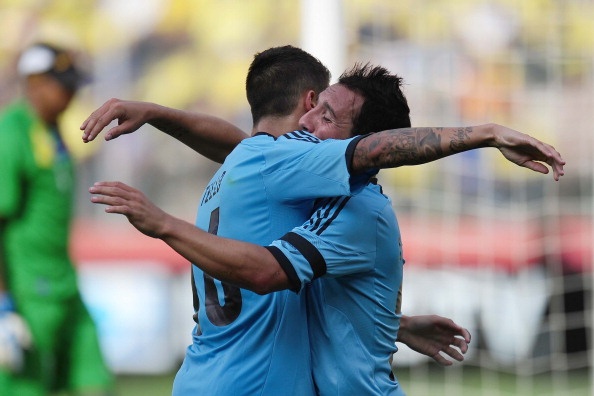 Cazorla toa sang, TBN nhe nhang vuot qua Ecuador hinh anh