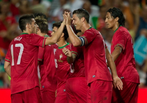 Ronaldo tiep tuc tro thanh ac mong voi Ha Lan hinh anh