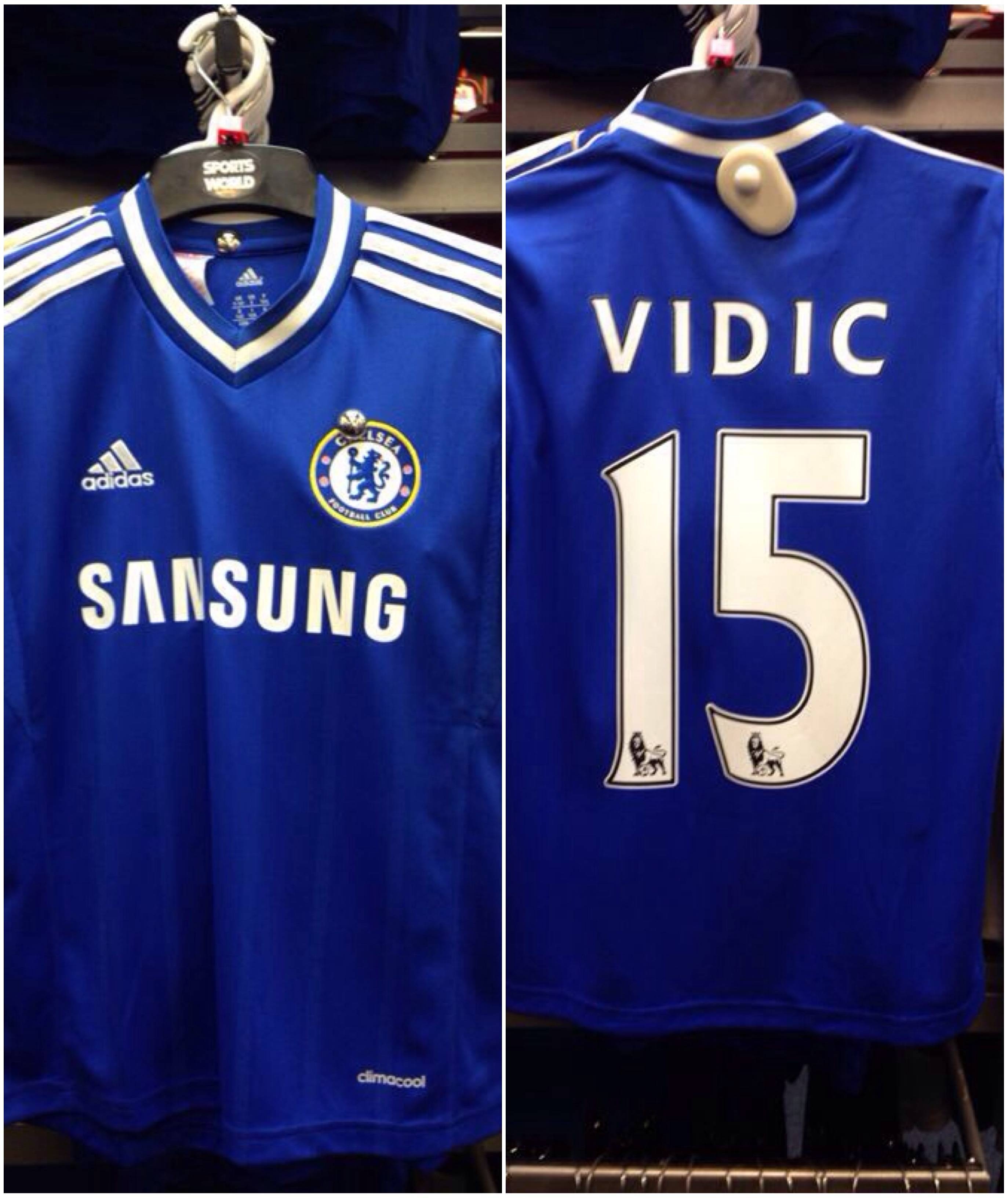 Chelsea in san ao dau cho Nemanja Vidic? hinh anh