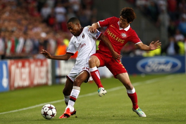 Doi bong cua Park Ji-Sung cam hoa AC Milan hinh anh