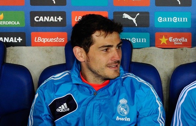 Barca da san sang giai cuu Iker Casillas hinh anh