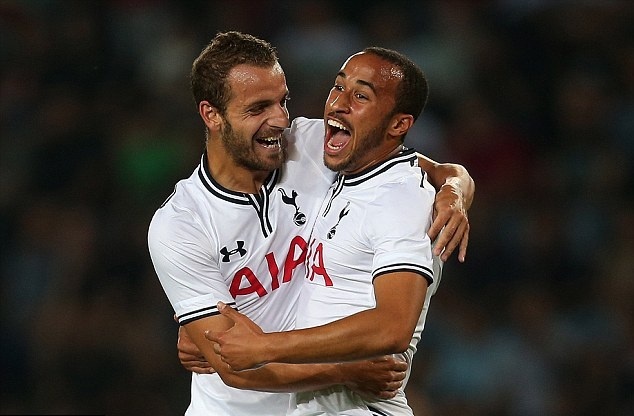 Soldado lap cu dup, Tottenham thang ‘5 sao’ hinh anh