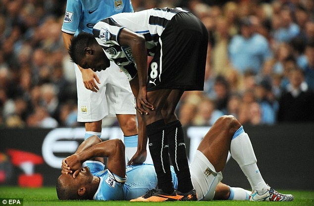 Man City mat da tang Kompany o dai chien MU hinh anh