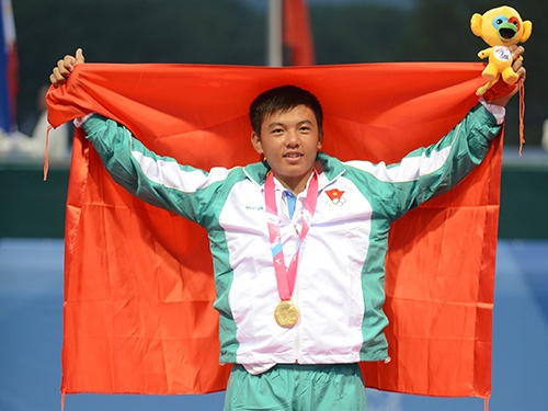 Hoang Nam gianh HCV lich su cho tennis Viet Nam hinh anh
