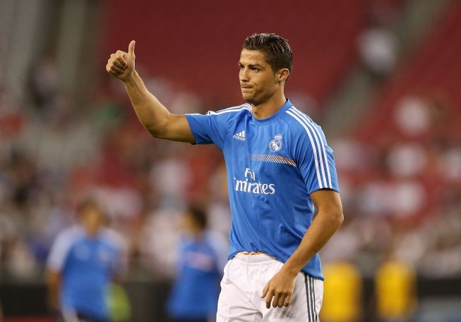 MU do tien mua lai Ronaldo hinh anh