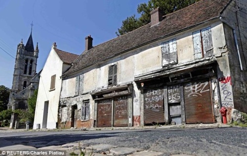 Xuat hien thi tran ma ngay sat thu do Paris hinh anh