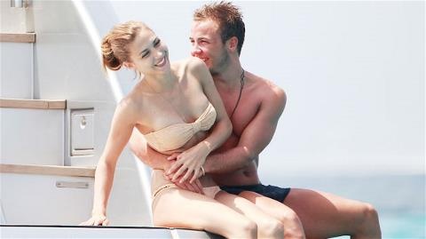 Doi hinh WAGs Bayern ap dao Chelsea hinh anh