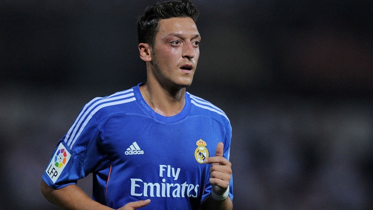 Chi 42,5 trieu bang, Arsenal tien sat Ozil hinh anh