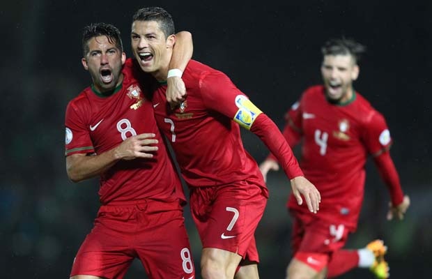 Pha di bong khien cau thu Bac Ireland noi dien cua CR7 hinh anh