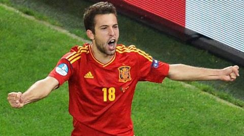 Jordi Alba, hau ve trai hay nhat the gioi? hinh anh
