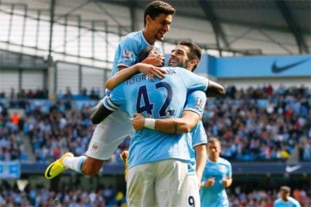 Stoke - Man City: Tra gia vi derby Manchester? hinh anh