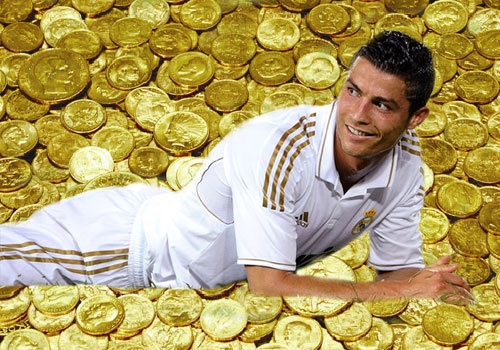 Ronaldo co hon 2 tan vang nho gia han hop dong voi Real hinh anh