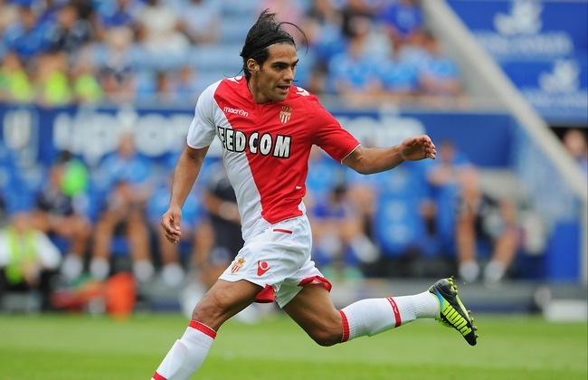 Real va Chelsea vo mong chieu mo Falcao hinh anh
