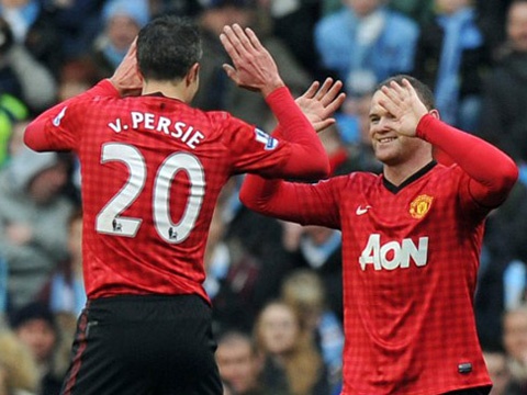 O MU, Van Persie chi ket moi Rooney hinh anh