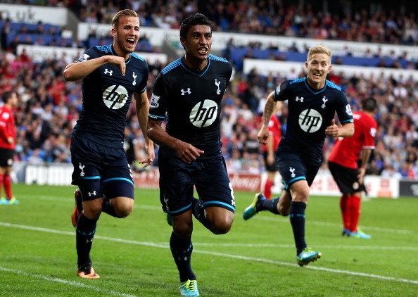 Ghi ban phut bu gio, Spurs tiep tuc so ke cung Arsenal hinh anh