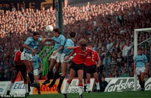 24 nam truoc Sir Alex tham bai hon Moyes hinh anh