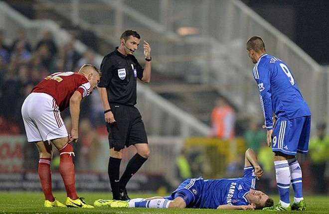 Moi den Chelsea, Van Ginkel da phai nghi het mua hinh anh