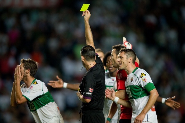 Diem tin 27/9: Trong tai Munez tra gia dat vi thien vi Real hinh anh