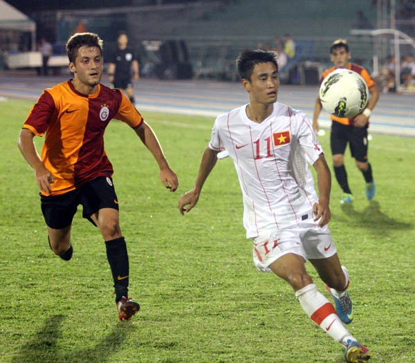 U23 Viet Nam chat vat ha U23 Galatasaray 2-1 hinh anh