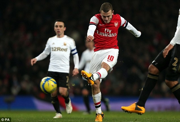 Beckham cung phai nga mu truoc tai sut phat cua Wilshere hinh anh