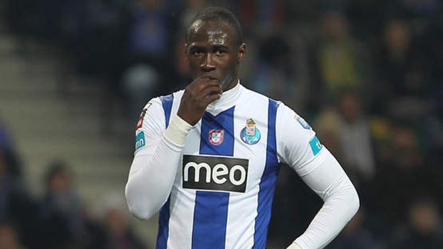 Diem tin 2/10: MU nham hau ve Porto thay Ferdinand hinh anh