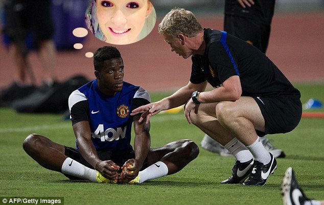 So con gai gap chuyen, Moyes tong  khu Zaha khoi MU hinh anh