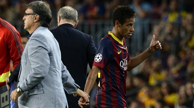 Diem tin 11/10: Neymar khien HLV Tata Martino tai mat hinh anh