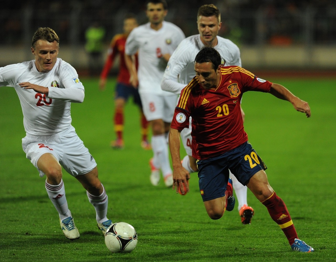 Tran Tay Ban Nha - Belarus co nguy co bi hoan hinh anh