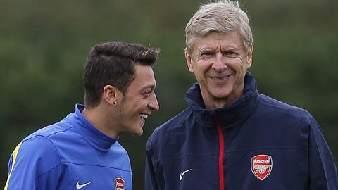 Oezil khen Wenger la 'sieu huan luyen vien' hinh anh